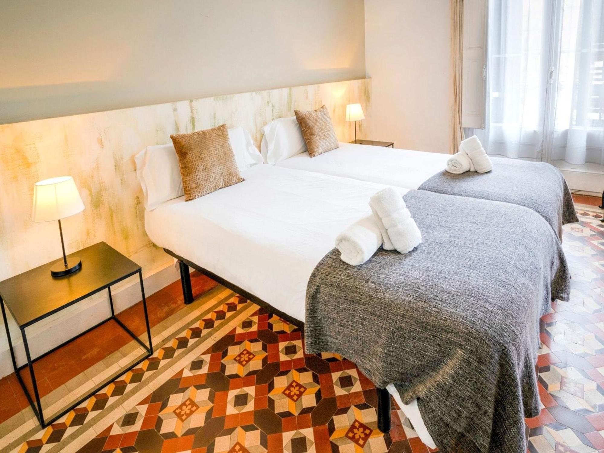 Luxurious For 9 People Recently Renovated In The Center Of Pousada Barcelona
