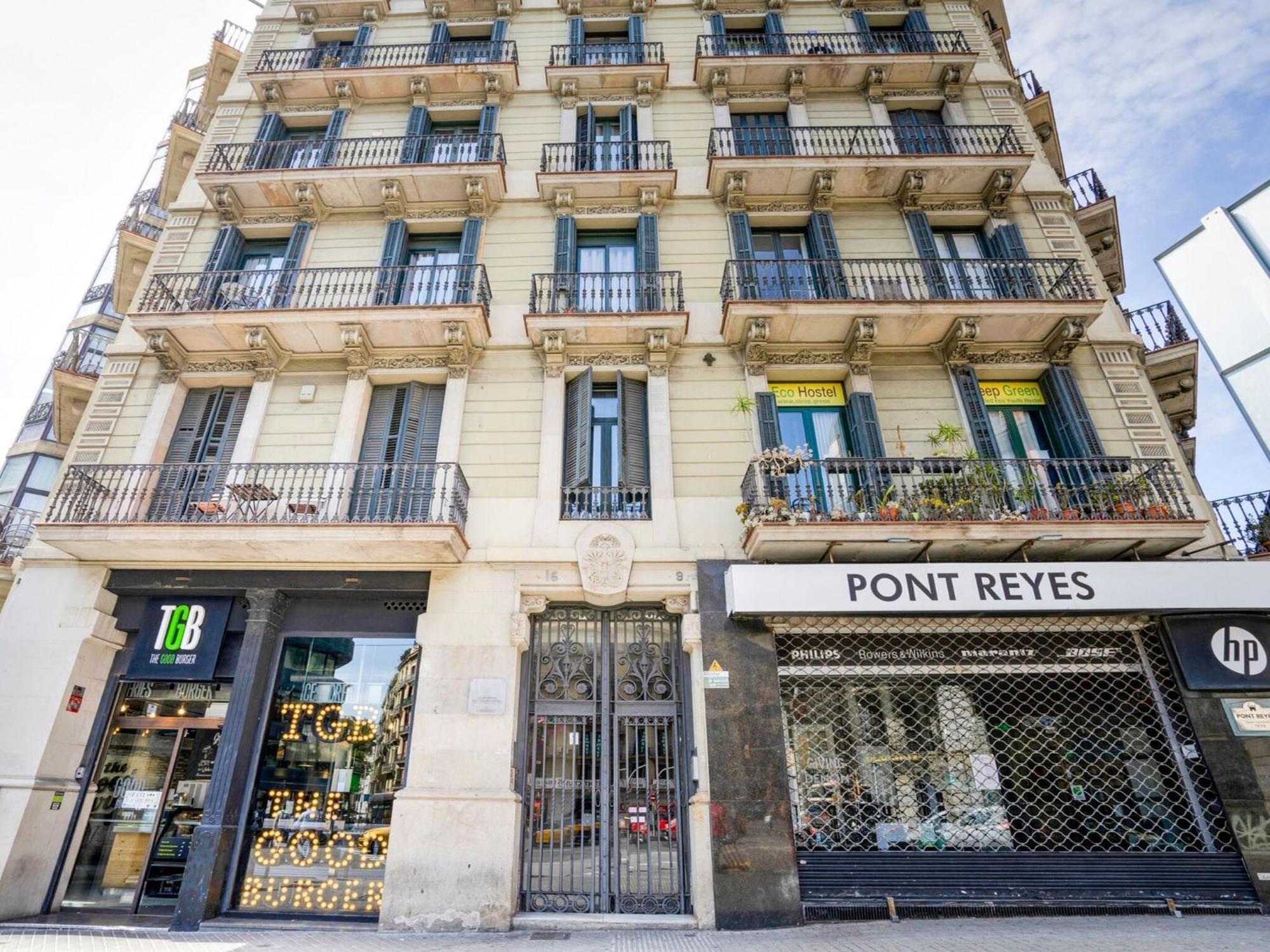 Luxurious For 9 People Recently Renovated In The Center Of * Barcelona