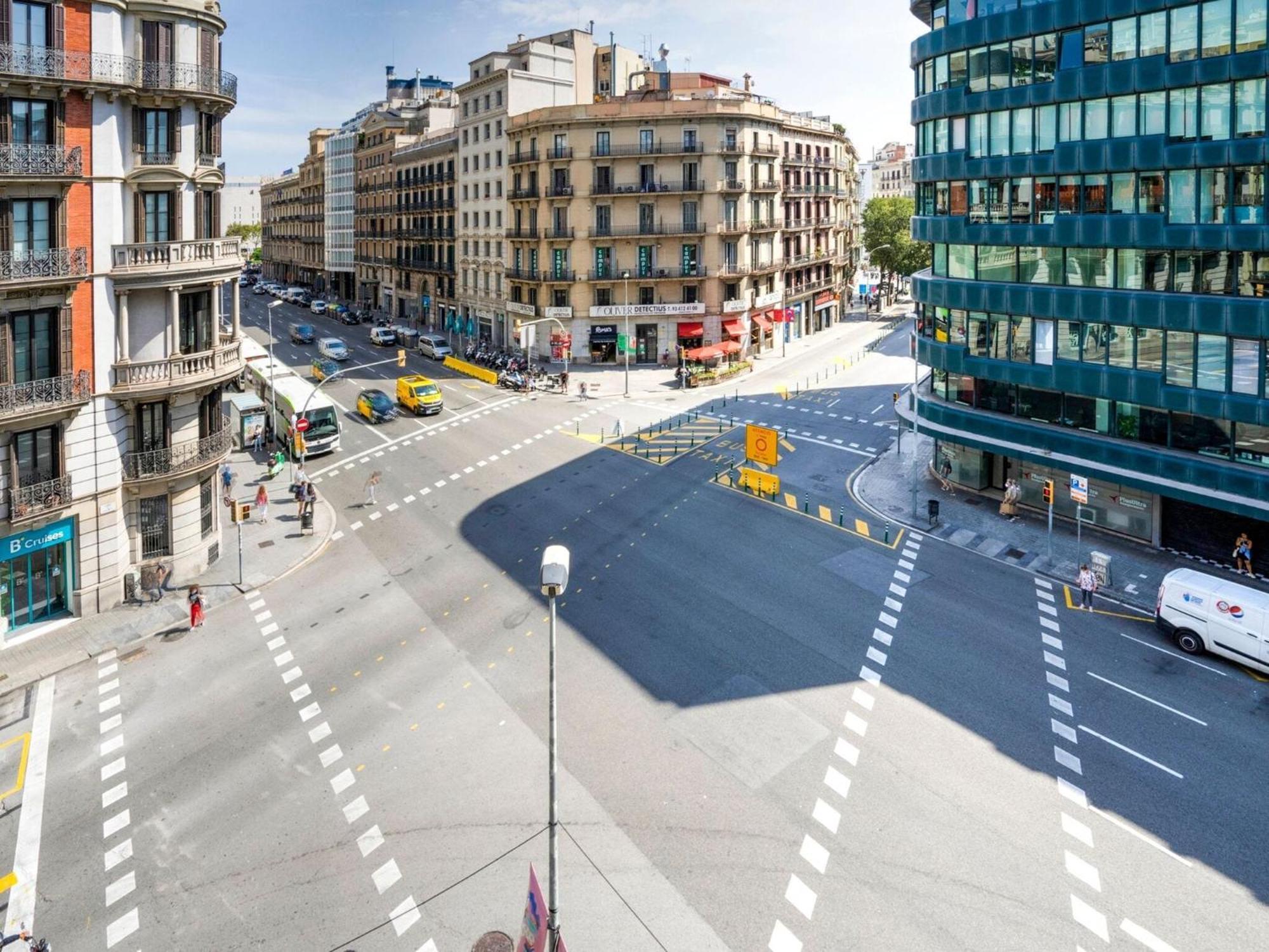 Pousada Luxurious For 9 People Recently Renovated In The Center Of Barcelona