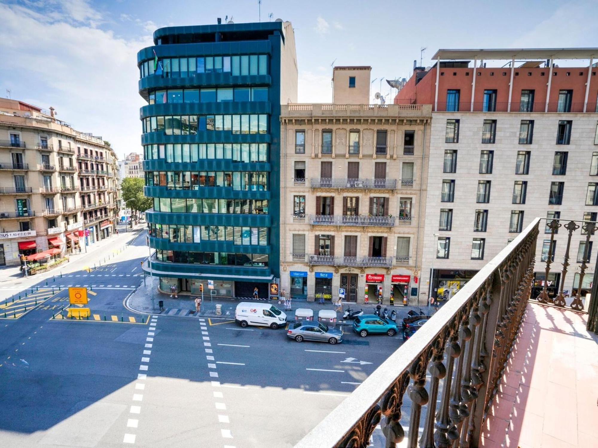 Pousada Luxurious For 9 People Recently Renovated In The Center Of Barcelona